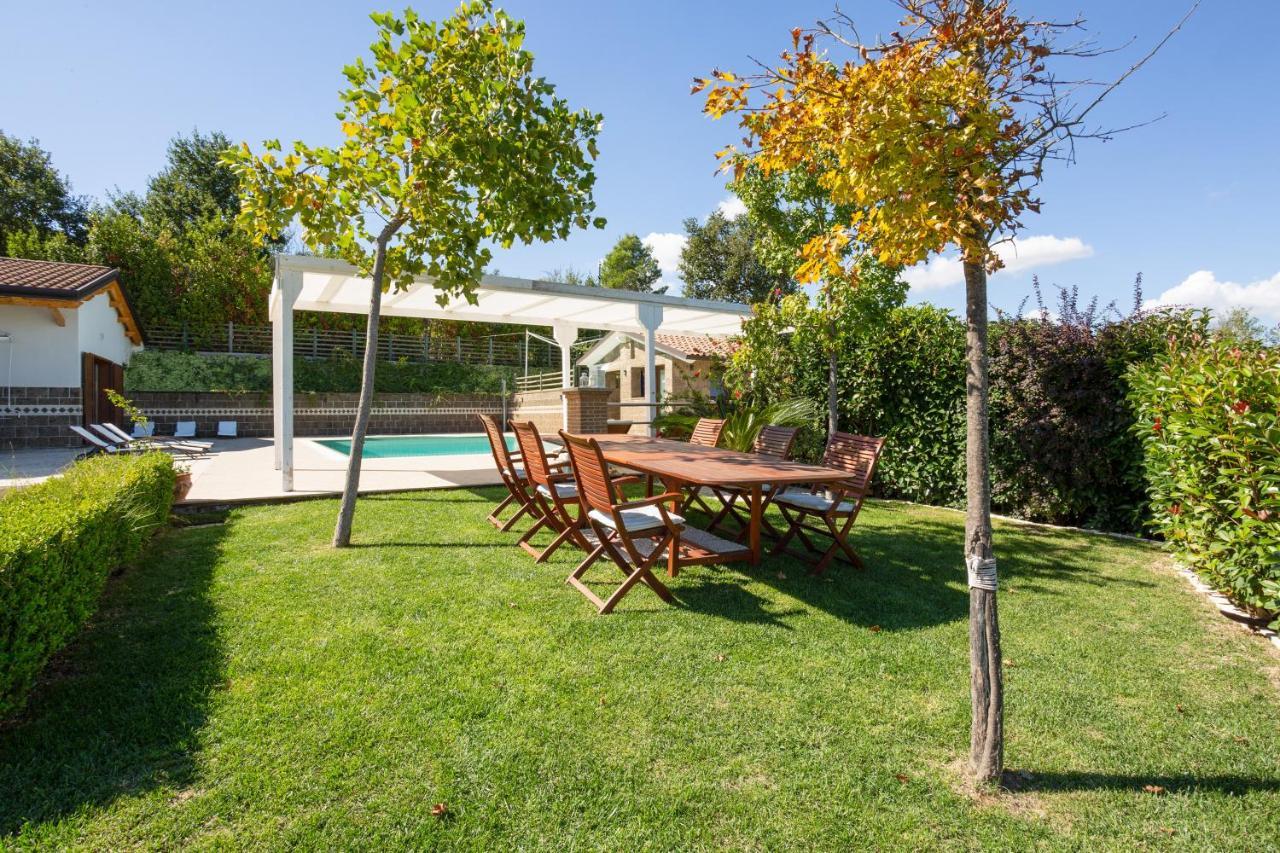 Villa Santoro Ai Tre Ulivi Con Piscina Privata Caiazzo Exterior foto